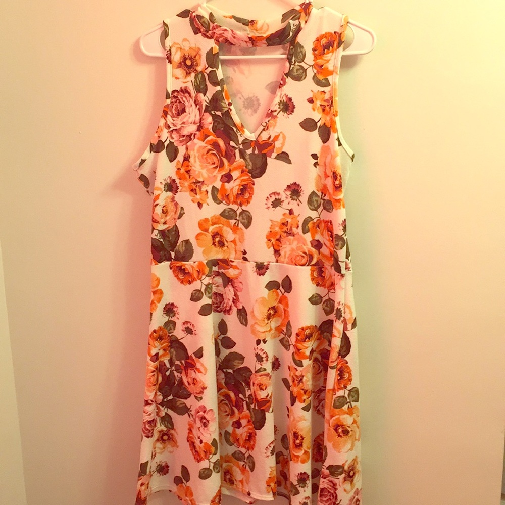 White floral short dress with collar